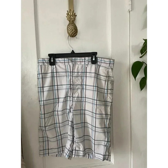 Greg Norman Men's size 30 Plaid Shorts - Picture 1 of 8